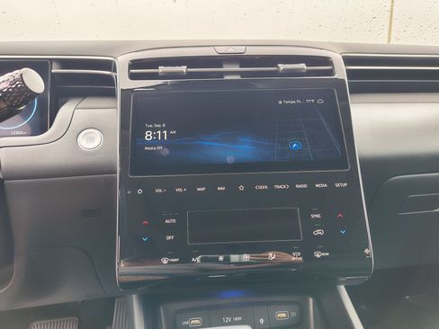Certified 2024 Hyundai Tucson SEL w/ Convenience Package FWD image 27