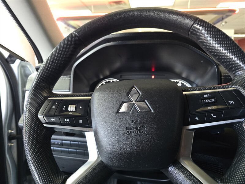 Used 2024 Mitsubishi Outlander ES FWD image 23