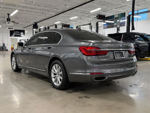 Used 2017 BMW 740i RWD image 3