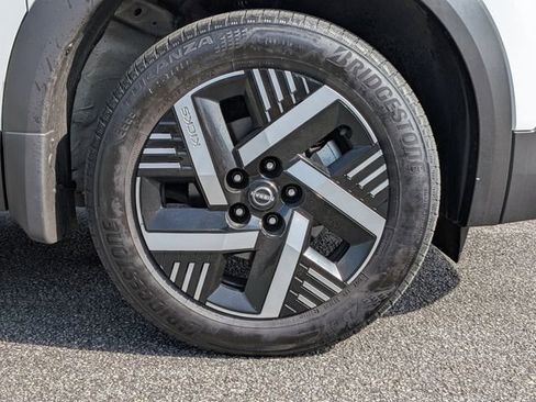 Certified 2025 Nissan Kicks SV image 11