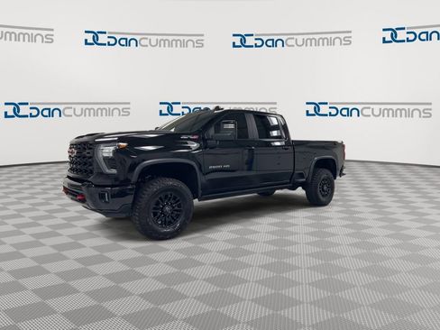 Used 2025 Chevrolet Silverado 2500 ZR2 w/ Technology Package AWD/4WD image 4