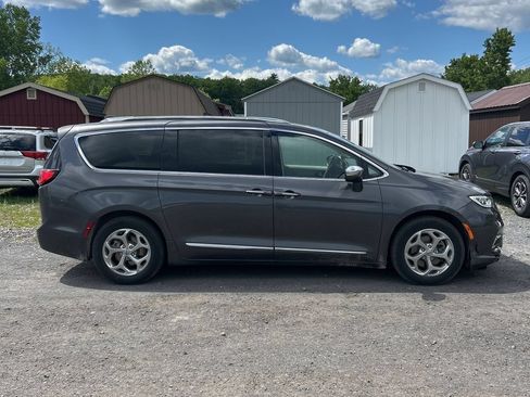 Used 2021 Chrysler Pacifica Limited FWD image 4