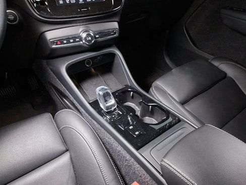 Certified 2026 Volvo XC40 B5 Plus AWD/4WD image 10