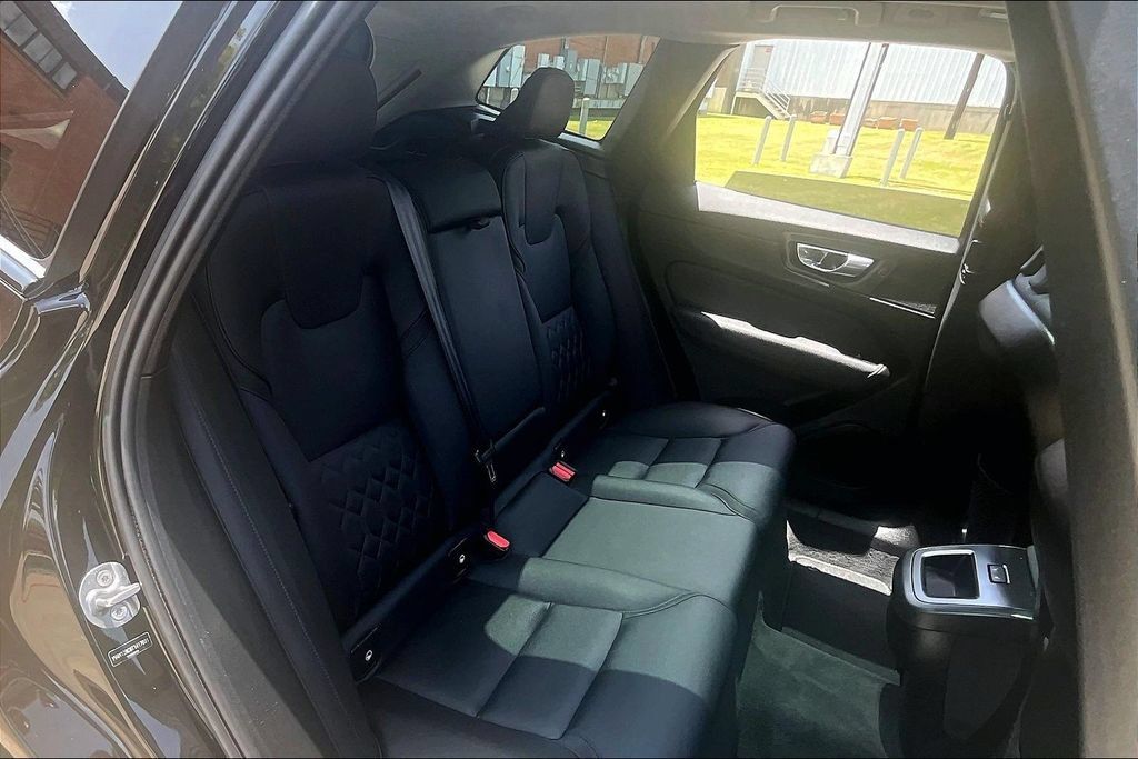 Certified 2026 Volvo XC60 B5 Plus AWD/4WD image 37