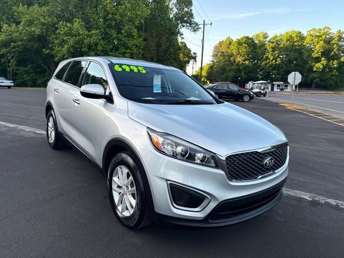 Used 2017 Kia Sorento L FWD image 4