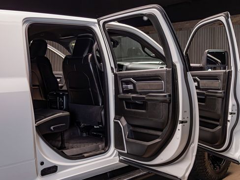 Used 2024 RAM 3500 Laramie w/ Night Edition image 29