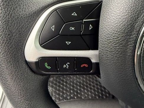 Used 2019 Jeep Renegade Sport image 18