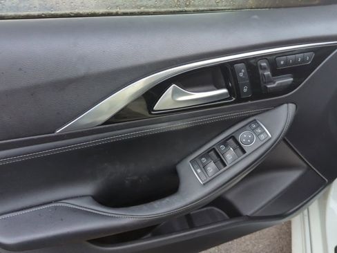 Used 2018 INFINITI QX30 image 8