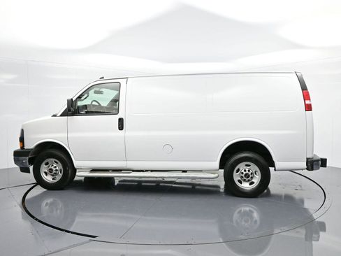 Used 2024 GMC Savana 2500 w/ Driver Convenience Package image 4