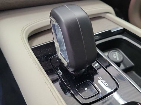 Used 2024 Volvo XC90 B5 Plus w/ Protection Package Premier AWD/4WD image 32