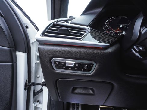 Used 2022 BMW X7 xDrive40i w/ M Sport Package image 16