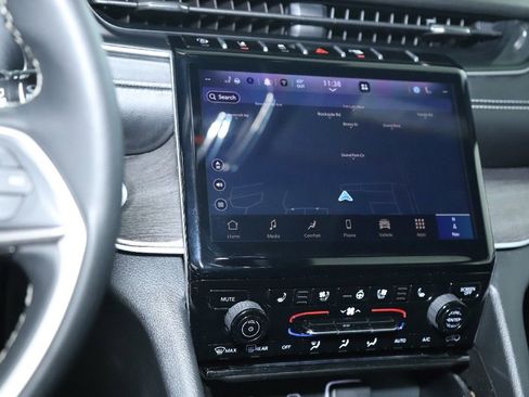 Used 2024 Jeep Grand Cherokee L Limited w/ Luxury Tech Group II image 27