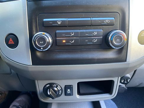 Used 2019 Nissan Frontier SV image 16