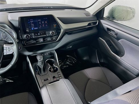 Certified 2023 Toyota Highlander LE image 21