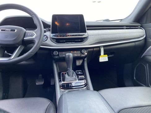 Used 2025 Jeep Compass Latitude AWD/4WD image 15