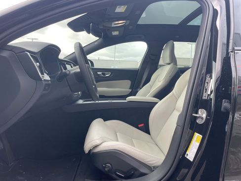 Certified 2025 Volvo V60 B5 Cross Country Ultra image 23