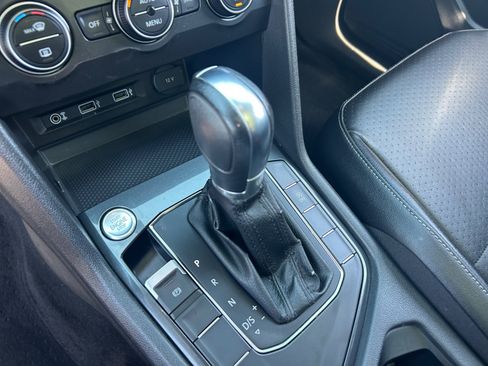 Used 2018 Volkswagen Tiguan SEL FWD image 15