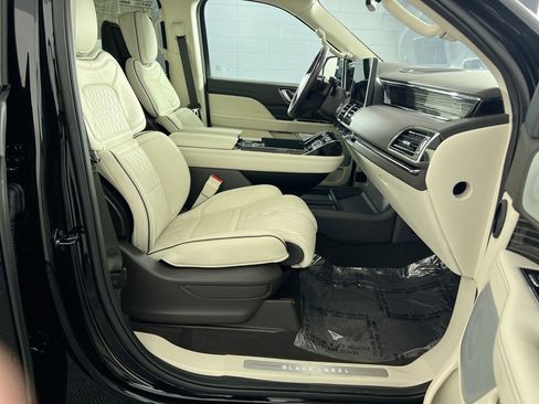Used 2024 Lincoln Navigator Black Label image 31