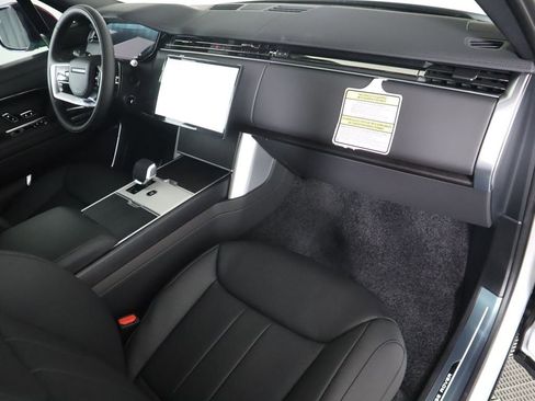 New 2026 Land Rover Range Rover SE image 18