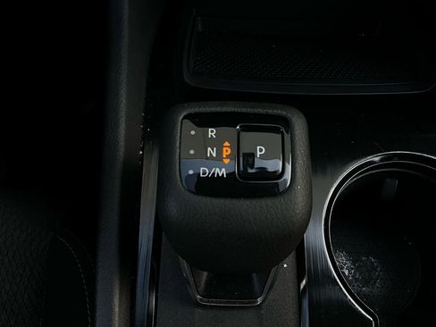 Used 2025 Nissan Rogue SV image 24