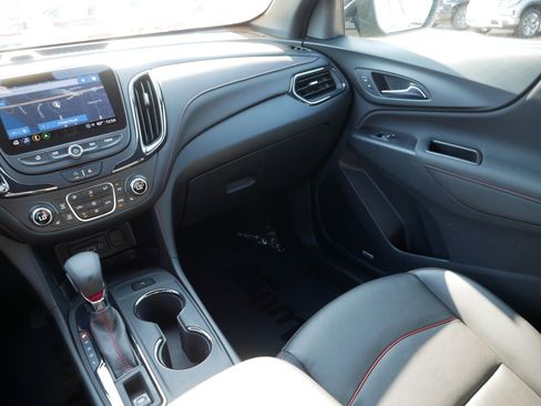 Used 2022 Chevrolet Equinox RS w/ RS Leather Package image 11
