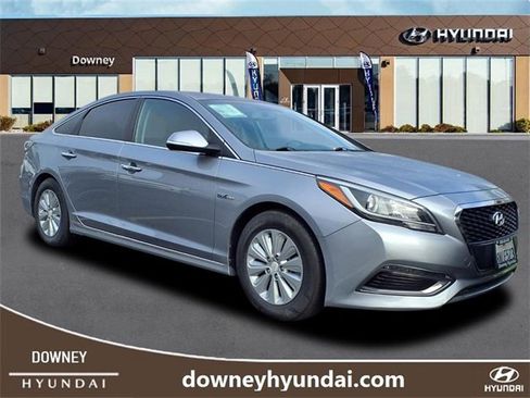 Used 2016 Hyundai Sonata SE image 2
