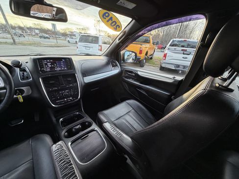 Used 2019 Dodge Grand Caravan GT FWD image 26