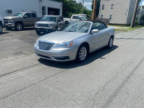 Used 2011 Chrysler 200 Touring FWD image 5