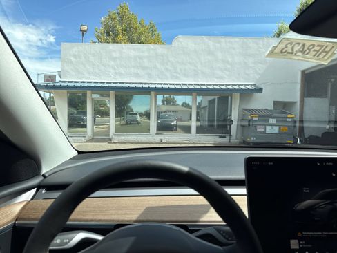 Used 2024 Tesla Model Y Long Range AWD/4WD image 13