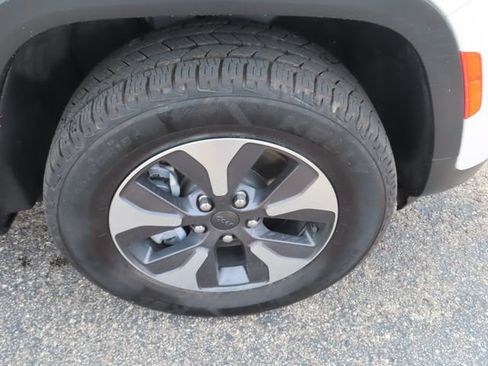 Used 2023 Jeep Grand Cherokee 4WD 4xe image 16