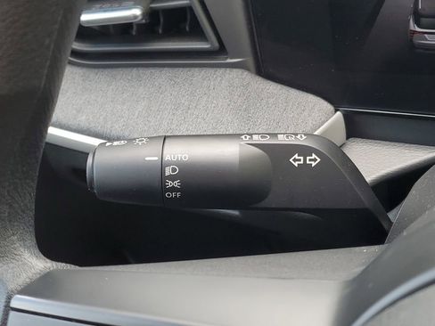 Used 2025 Nissan Kicks SV AWD/4WD image 14