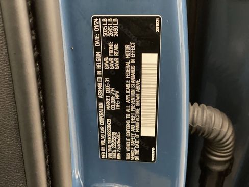 Used 2024 Volvo XC40 B5 Core image 30