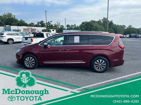 Used 2020 Chrysler Pacifica Limited w/ Advanced Safetytec Group FWD image 3