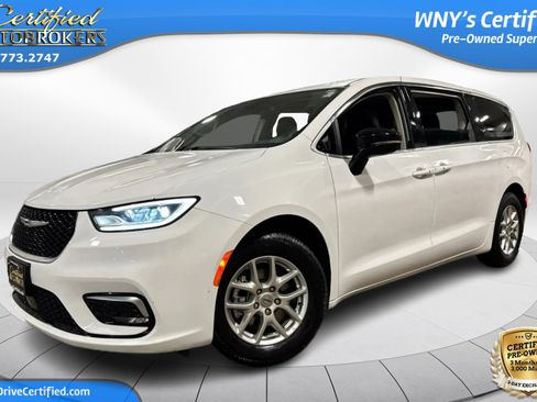 Used 2024 Chrysler Pacifica Touring-L FWD image 1