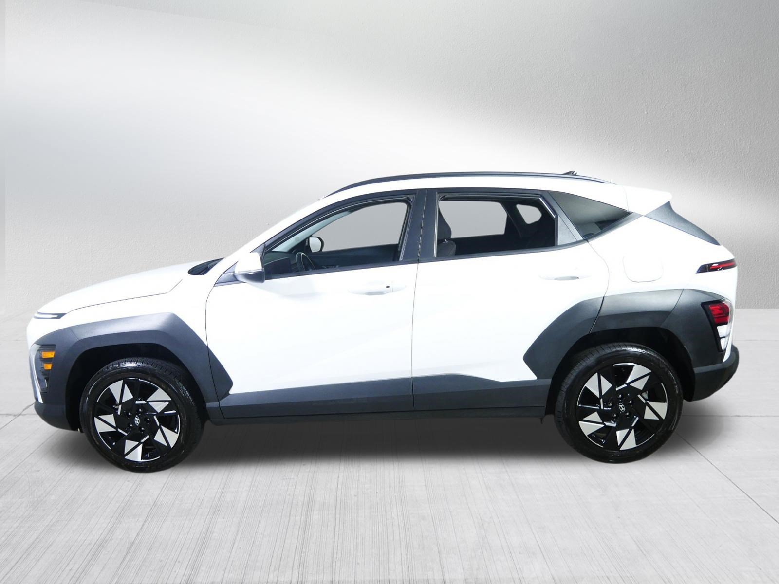 Certified 2025 Hyundai Kona SEL AWD/4WD image 4