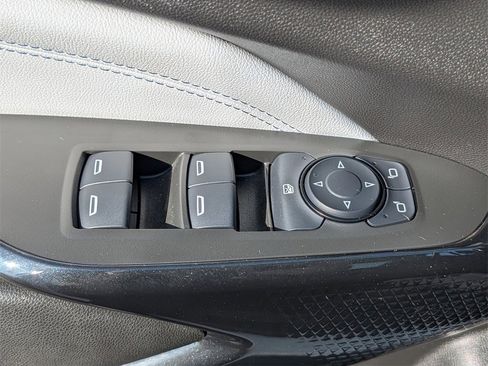 Used 2025 Chevrolet Trax LT w/ Driver Confidence Package image 21