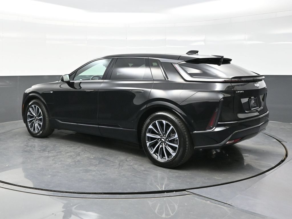 Certified 2025 Cadillac Lyriq Luxury AWD/4WD image 4
