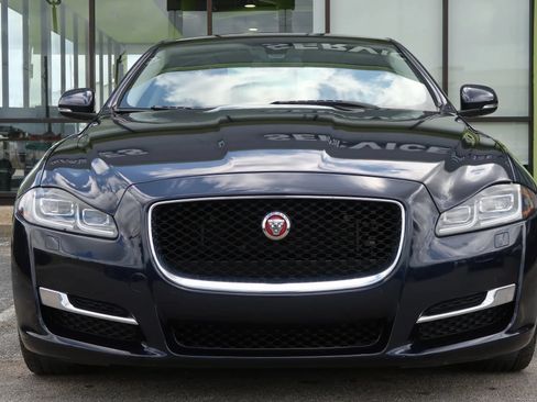 Used 2016 Jaguar XJ R-Sport RWD image 2