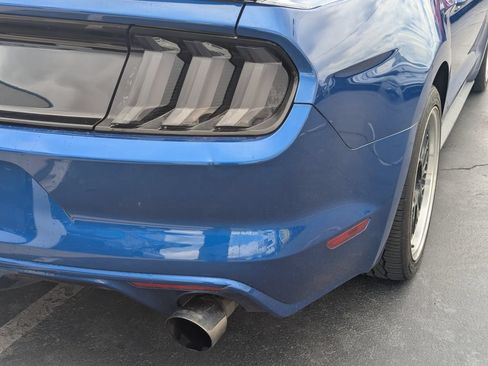 Used 2017 Ford Mustang Coupe RWD image 5