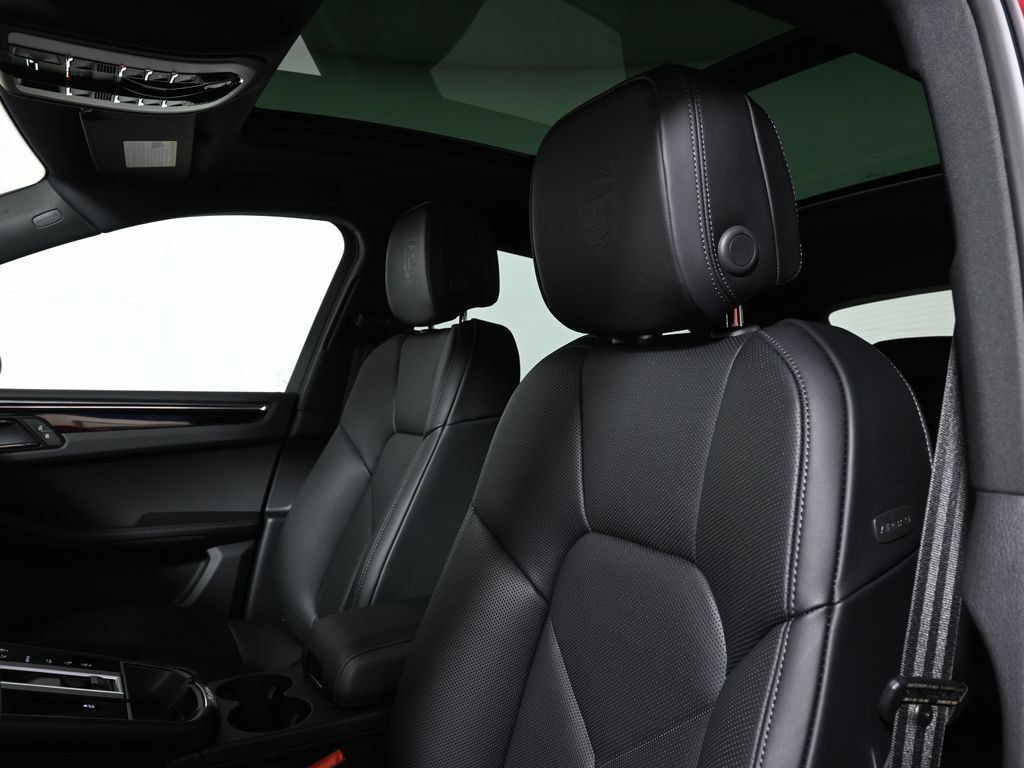 Used 2026 Porsche Macan AWD/4WD image 15