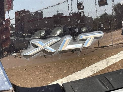 Used 2023 Ford Explorer XLT RWD image 7