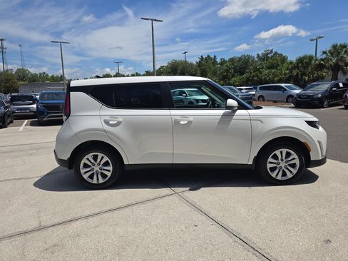 Certified 2023 Kia Soul LX FWD image 9