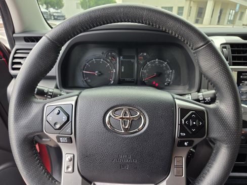 Used 2020 Toyota 4Runner SR5 AWD/4WD image 21