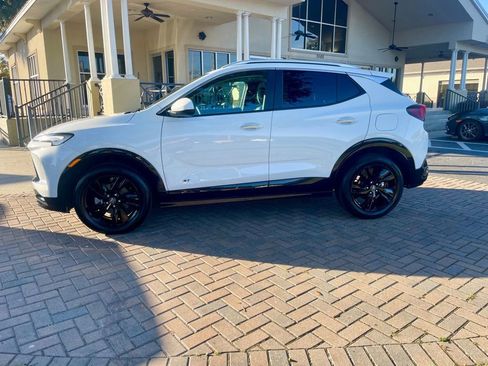 Used 2025 Buick Encore GX Sport Touring image 2