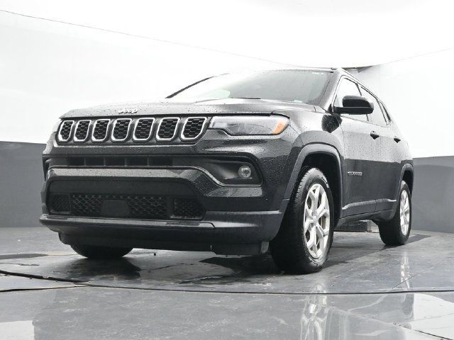 Used 2024 Jeep Compass Latitude AWD/4WD image 47