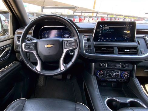 Used 2023 Chevrolet Suburban Premier image 6