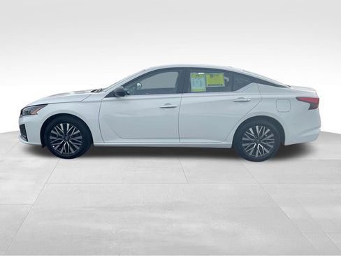 Used 2025 Nissan Altima 2.5 SV image 7