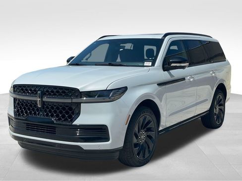New 2026 Lincoln Navigator Reserve w/ Jet Appearance Package AWD/4WD image 1