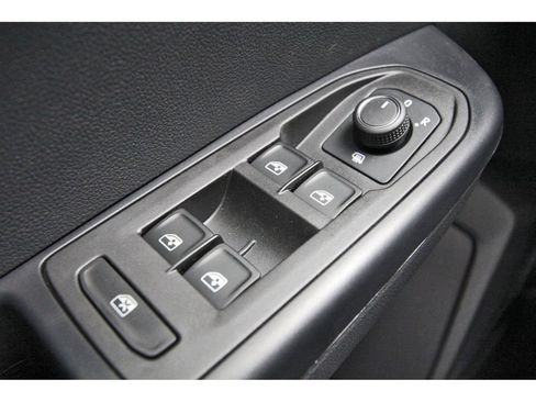 Certified 2025 Volkswagen Taos SE FWD image 22