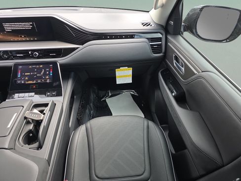 New 2026 INFINITI QX80 Luxe w/ Cargo Package image 12